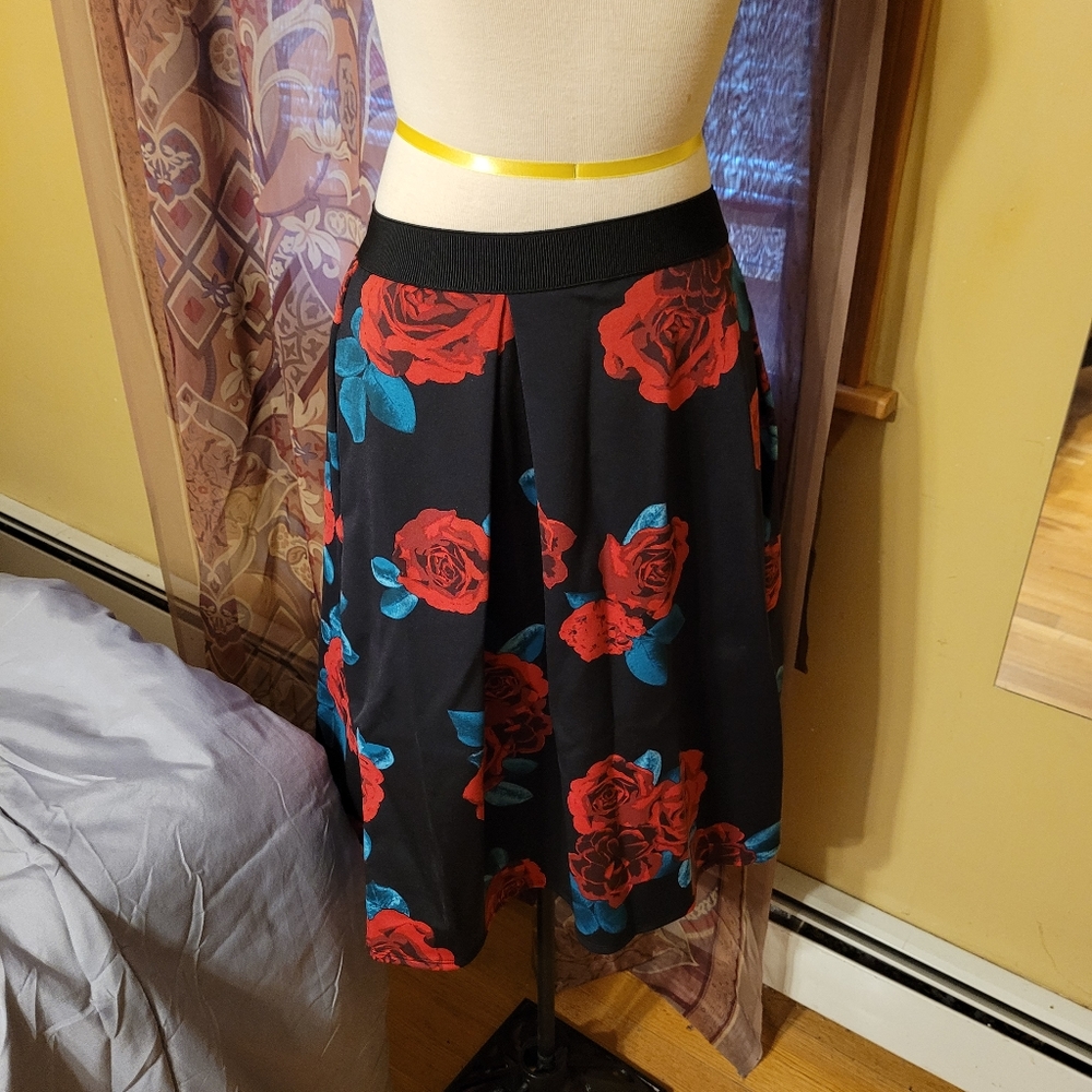 Beaitiful black rose skirt